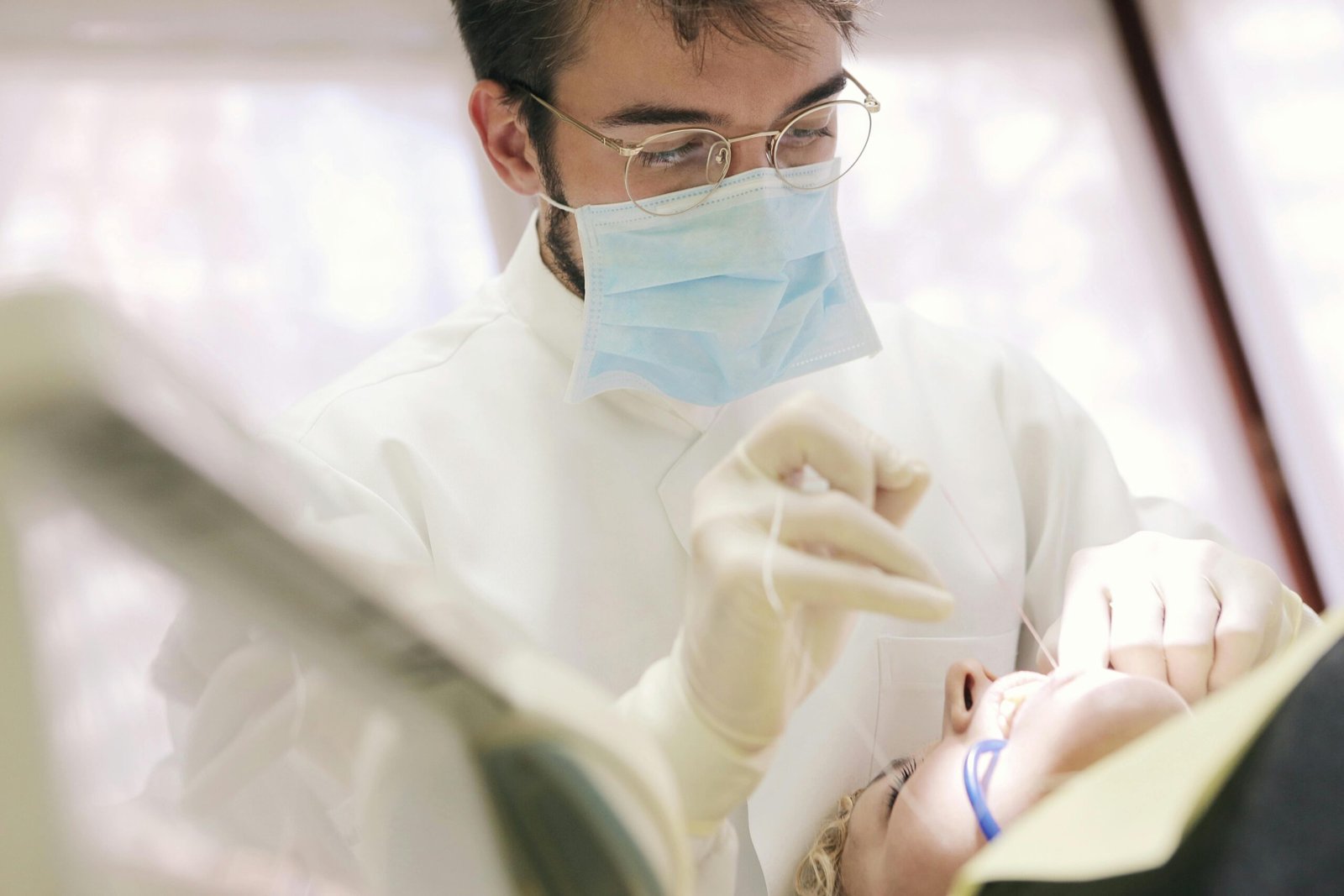 Cómo salir primero en Google siendo dentista en Santiago — Guía completa 2026