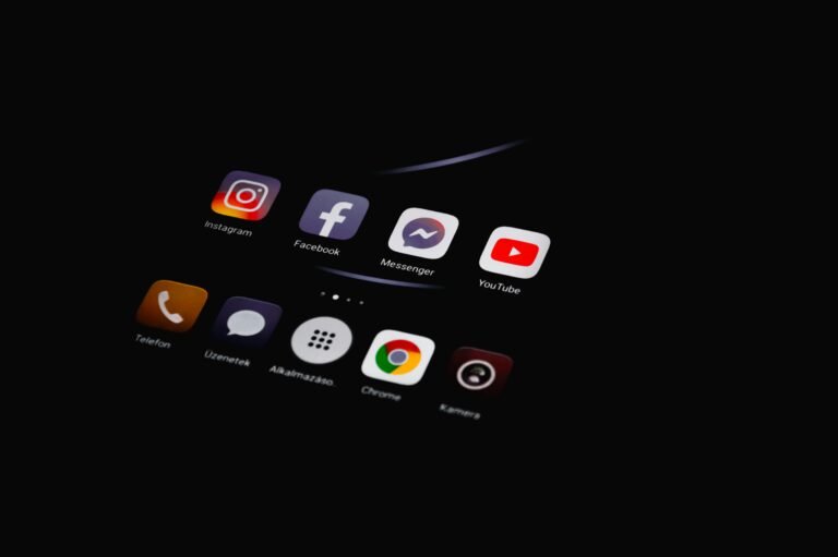 Instagram vs Google — Cuál trae más pacientes a tu clínica dental en Santiago